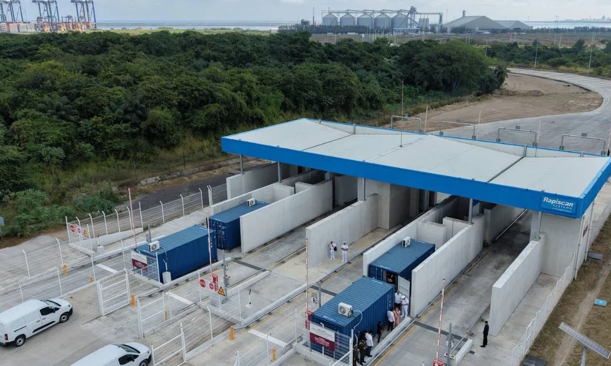 Foto: X/ Previo a la inauguración de la nueva aduana, la presidenta encabezó la ceremonia por el Bicentenario de la Consolidación de la Independencia en la Mar