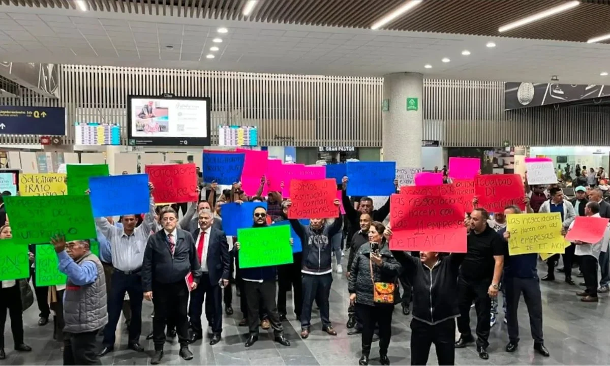 Taxistas realizan protestas en el AICM