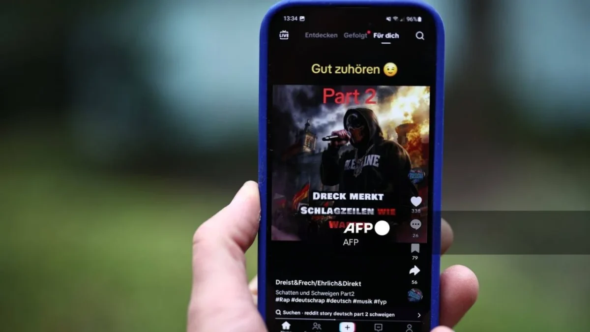 TikTok anuncia acuerdos para llevar podcast en formato vertical