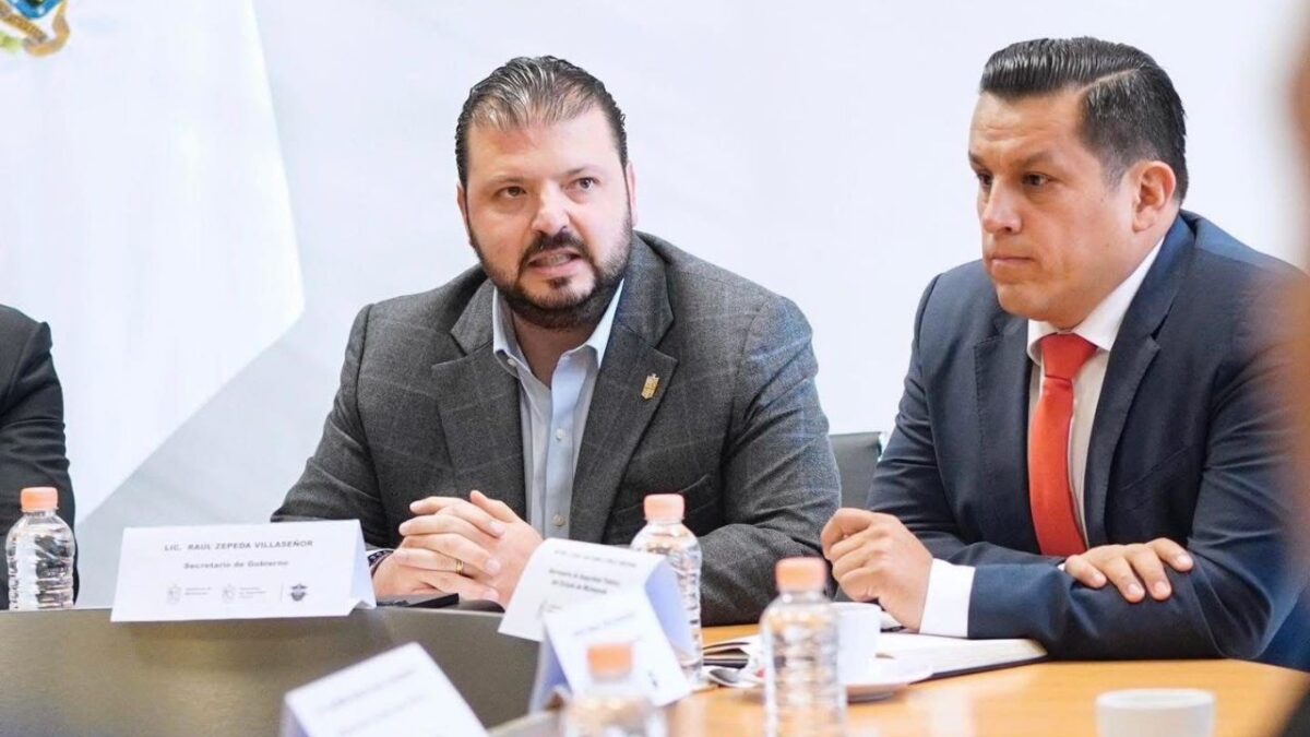 Dos presuntos delincuentes perdieron la vida tras un operativo en Michoacán, lo que provocó que se desataran actos vandálicos en la entidad.