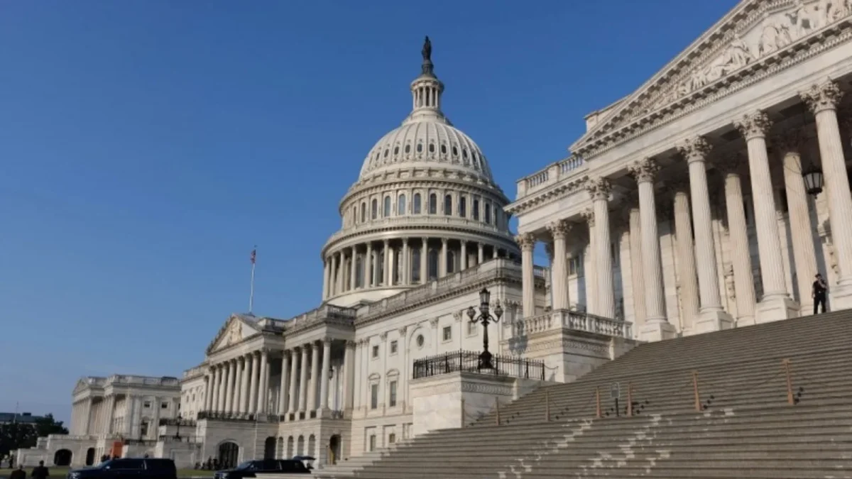 El Senado de Estados Unidos aprobó un acuerdo bipartidista que reanuda el financiamiento y pone fin al prolongado cierre gubernamental.