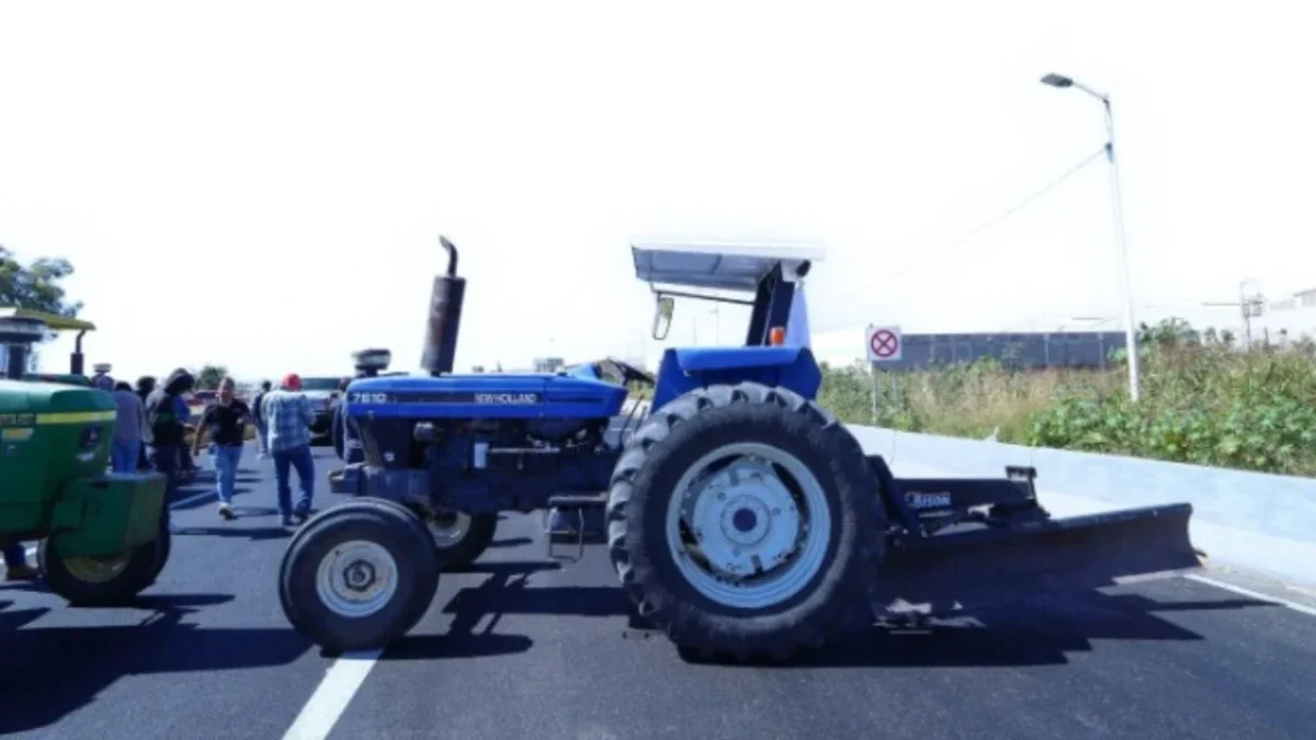 Agricultores, tractor