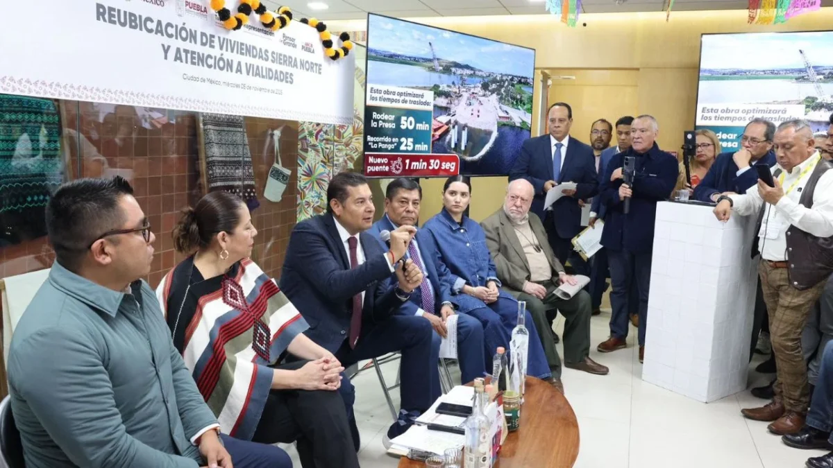 El gobierno de Alejandro Armenta contempla la reubicación de 850 familias de damnificados en la Sierra Norte de Puebla tras inundaciones.