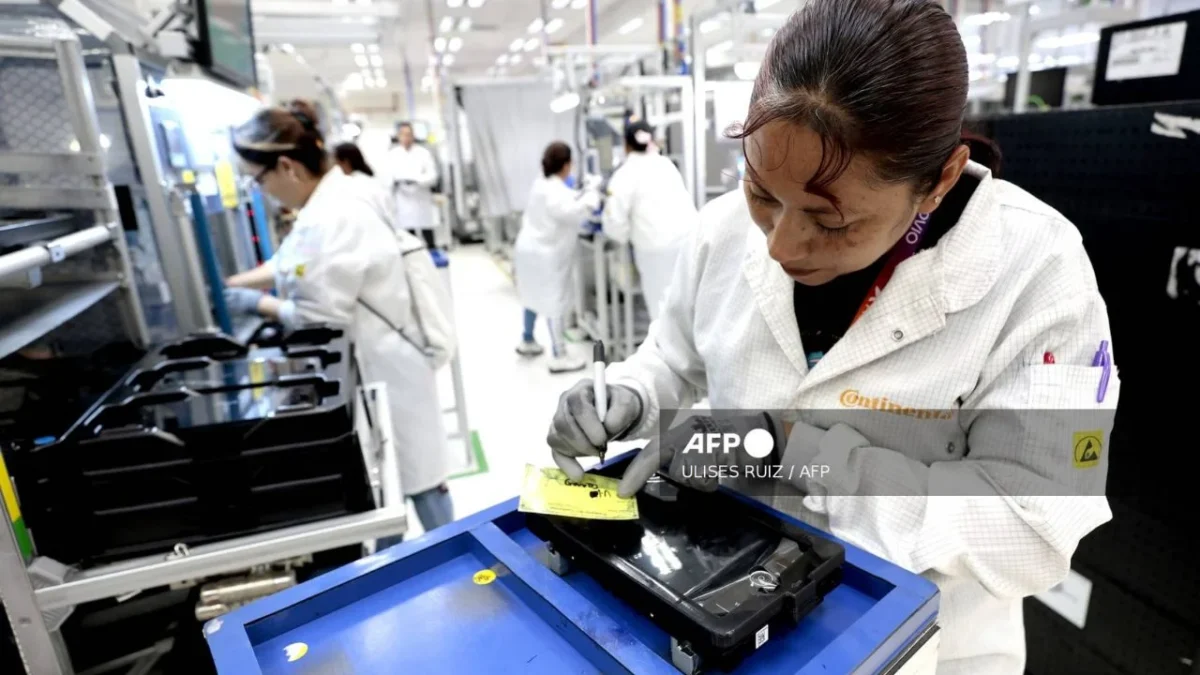 La industria armadora de vehículos en México alertó sobre una posible crisis ante la imposición de aranceles a productos de China.