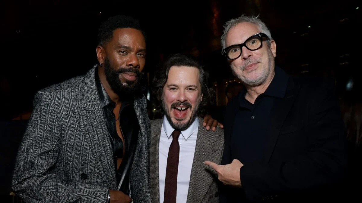 Alfonso Cuarón, cineasta mexicano, sorprendió al aparecer en la alfombra roja de la premiere de “El Sobreviviente” en Nueva York.