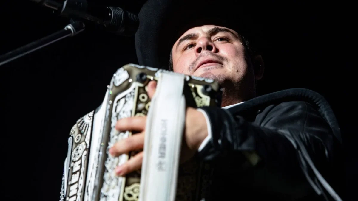 Luego de que trascendió que el cantante sufrió un atentado, la Vocería de Tamaulipas y el propio Alfredo Olivas lo desmintieron.