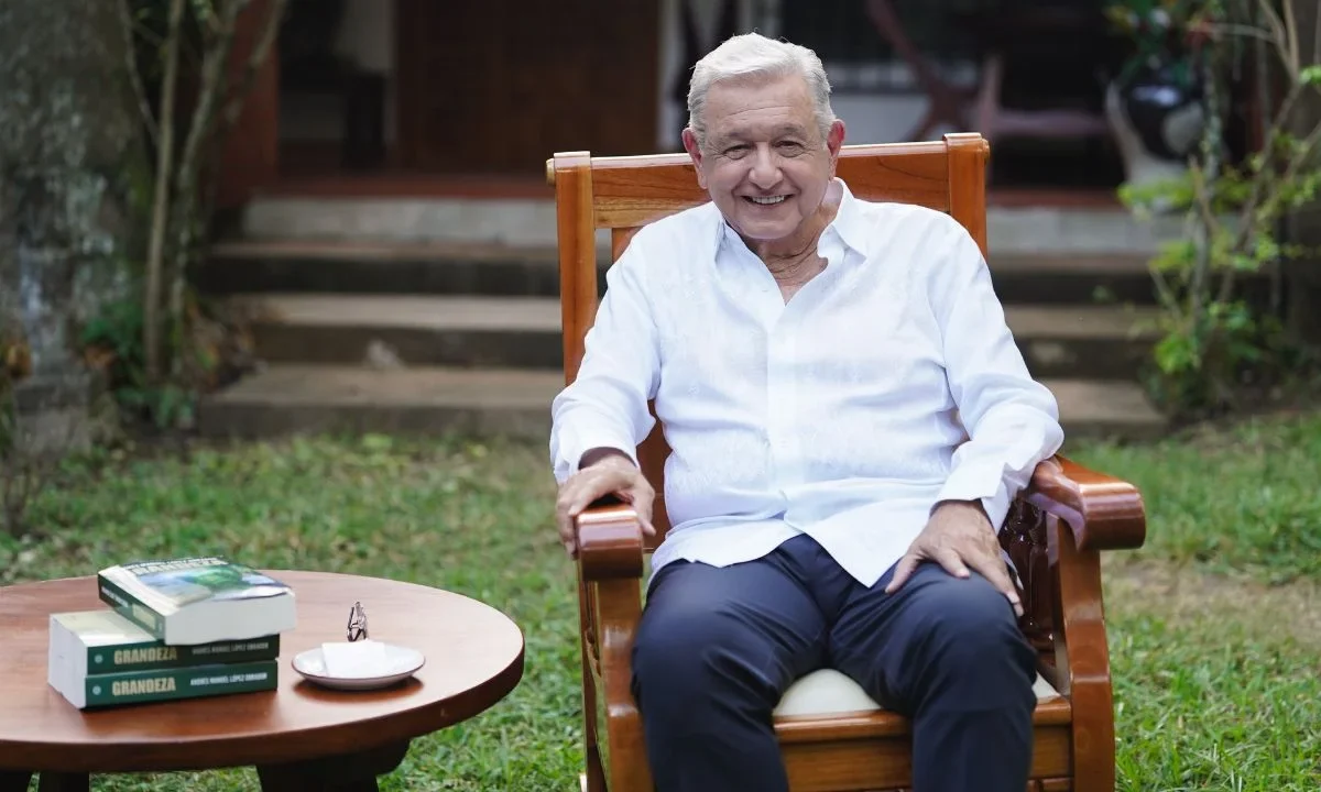 'Hay que apoyar mucho, mucho a la Presidenta, pero… No hay que hacerle sombra', señaló AMLO en su reaparición.