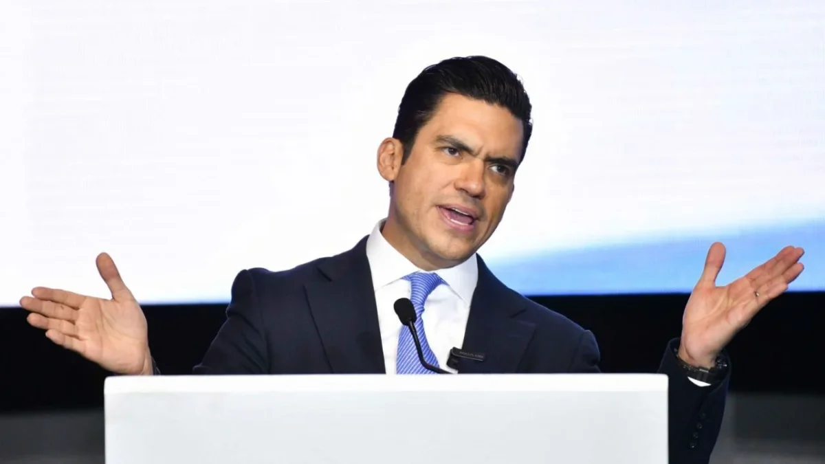Jorge Romero externó que ante la crisis de Morena y la baja popularidad que están teniendo en las encuestas, apareció AMLO.