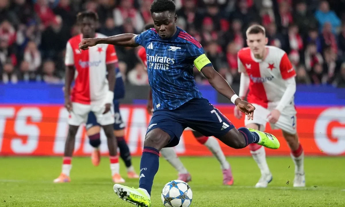 Arsenal sumó su cuarta victoria en Champions League tras vencer 0-3 a Salvia Praga en Chequia, para continuar como líderes en Europa.