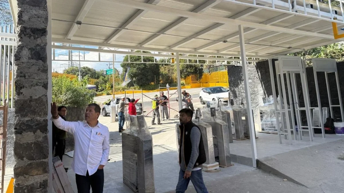 En el CCH Sur continúa la instalación de torniquetes con detección biométrica y detectores de metales en los accesos principales.