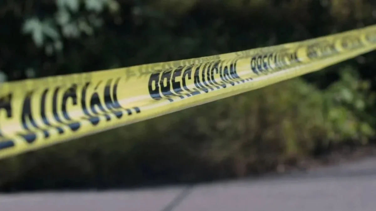 Un sujetó perdió la vida tras una balacera registrada en calles de la colonia Hipódromo, en la Ciudad de México, autoridades investigan.