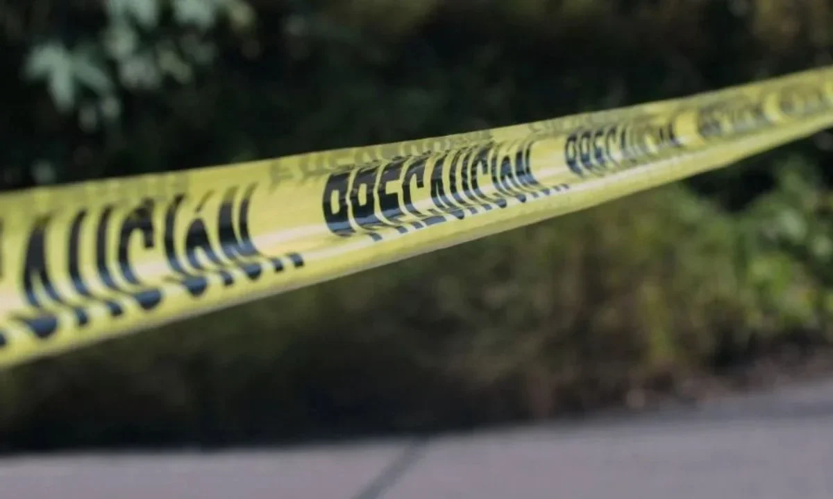 Un sujetó perdió la vida tras una balacera registrada en calles de la colonia Hipódromo, en la Ciudad de México, autoridades investigan.