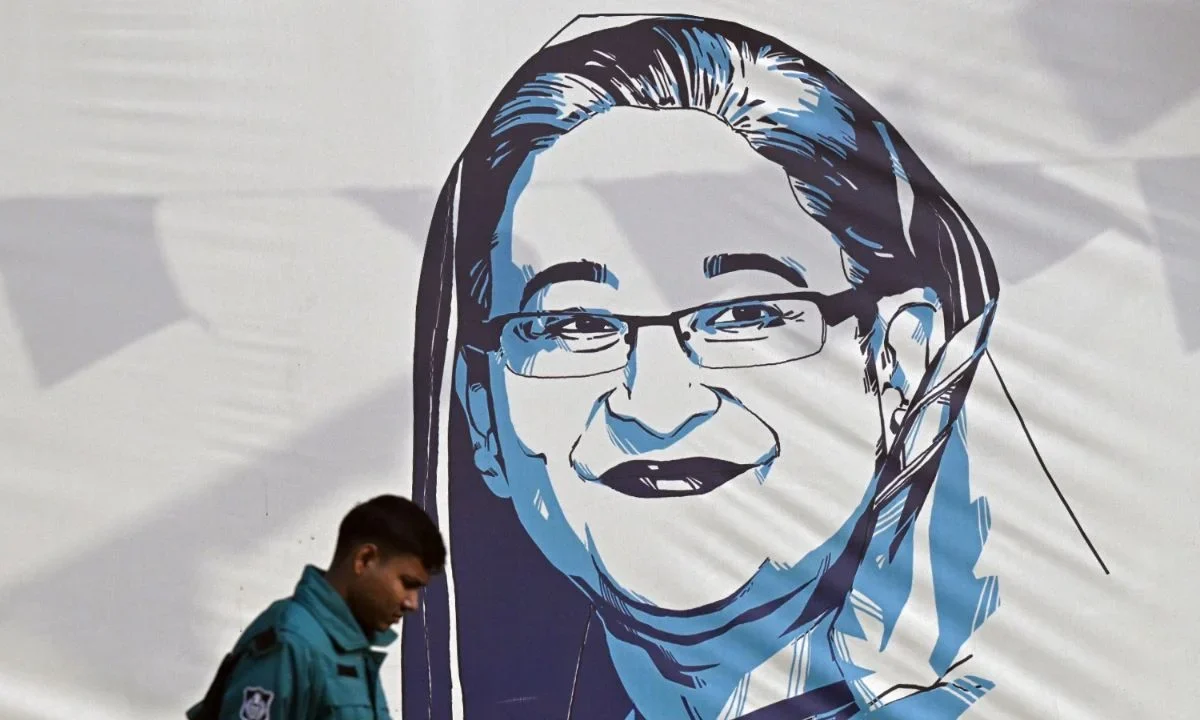 La exprimera ministra de Bangladés, Sheikh Hasina, fue sentenciada a muerte por un tribunal de Daca, por reprimir a manifestantes en 2024.
