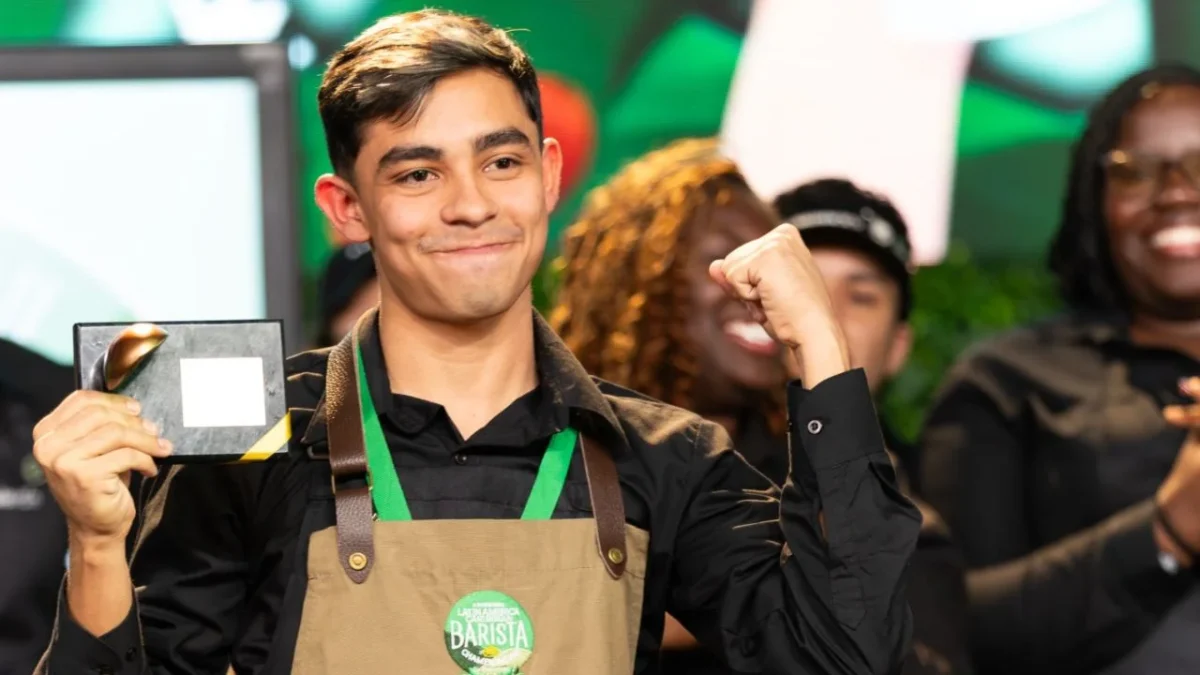 Edson Rodríguez, barista mexicano de Starbucks, se convirtió en campeón del Latam & Caribbean Barista Championship 2025, en Costa Rica.