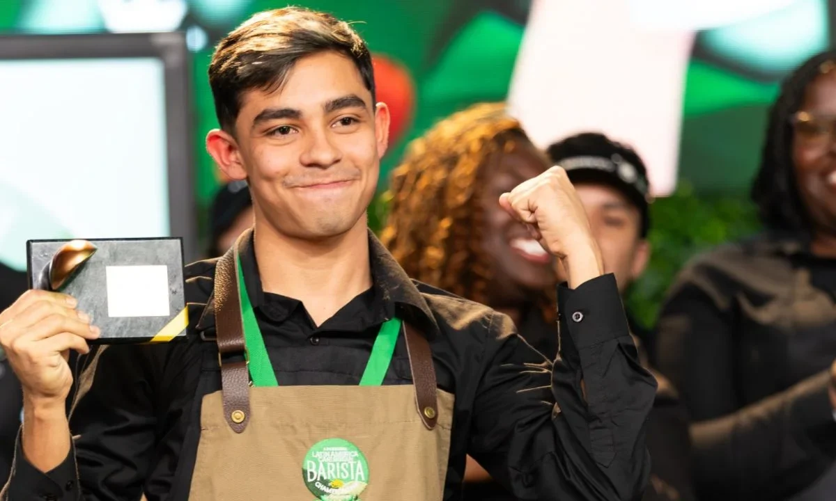 Edson Rodríguez, barista mexicano de Starbucks, se convirtió en campeón del Latam & Caribbean Barista Championship 2025, en Costa Rica.