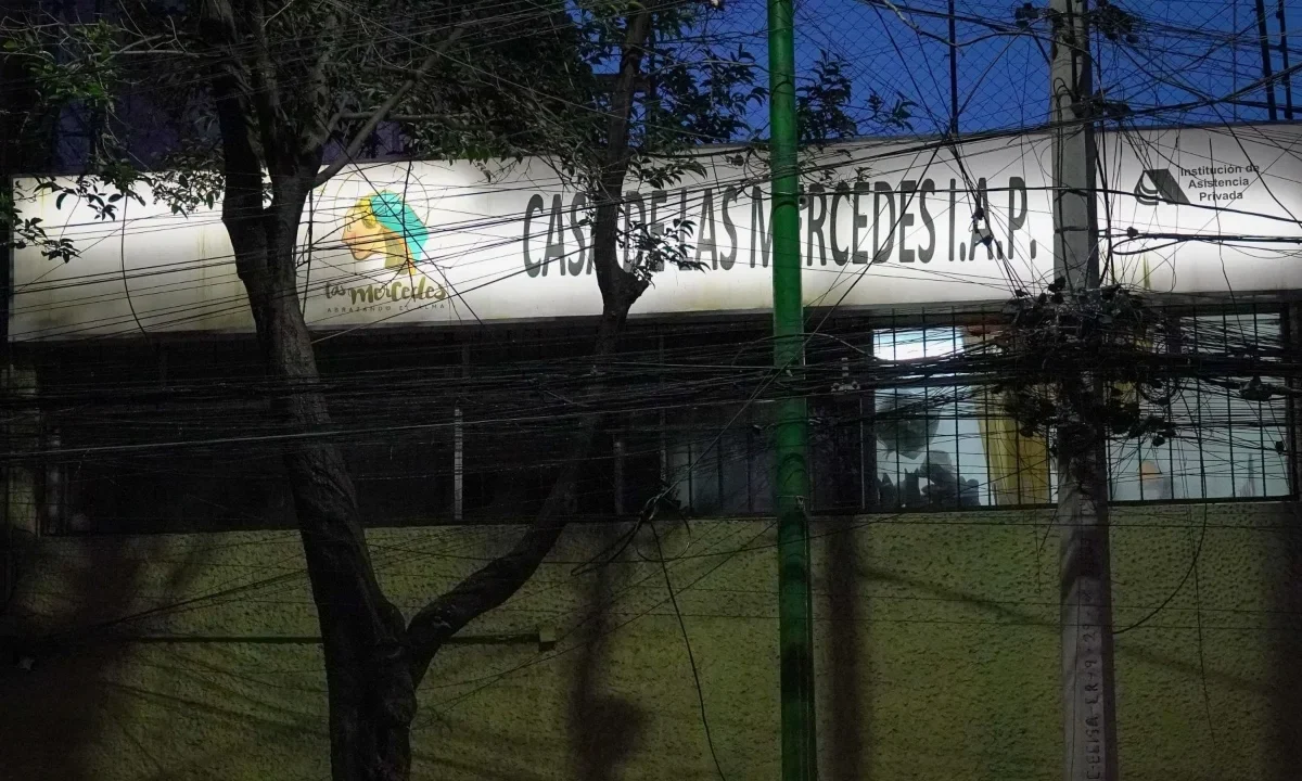 Manifestantes exigen justicia y la reapertura de la Casa de las Mercedes, tras denuncias de presunto abuso a menores.