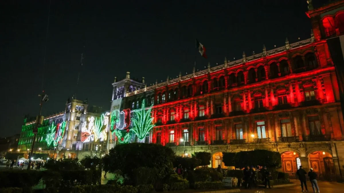Clara Brugada encabezó el encendido del alumbrado decorativo en el Zócalo capitalino y lo dedicó a mujeres de la Revolución Mexicana.