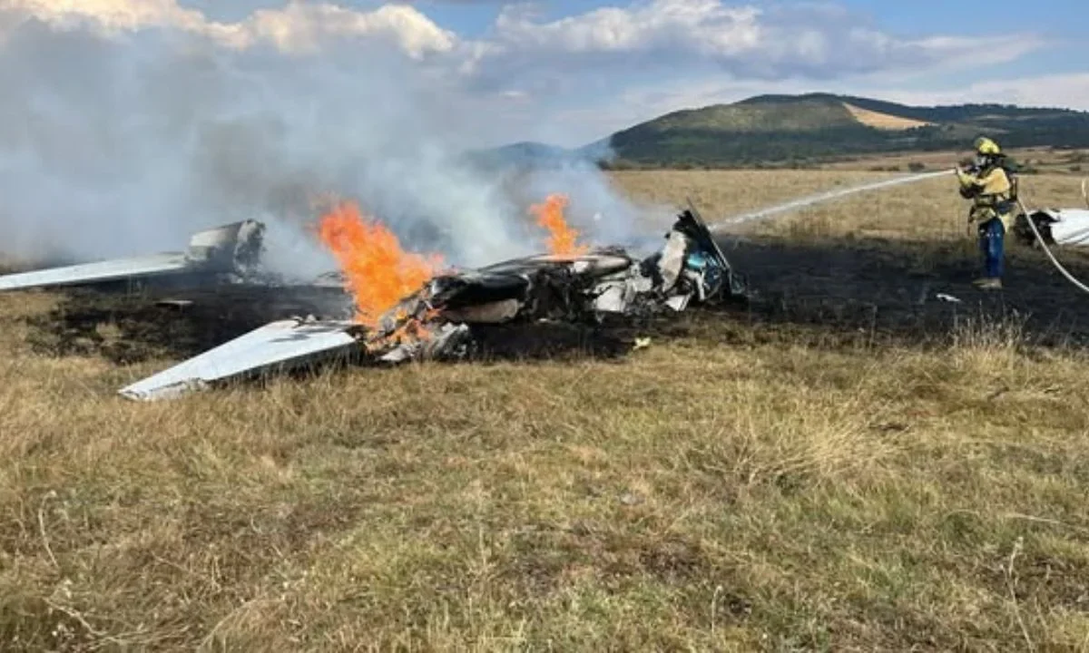 En el municipio de Purépero, Michoacán, se desplomó una aeronave en un campo abierto; se reportan al menos 5 personas heridas.