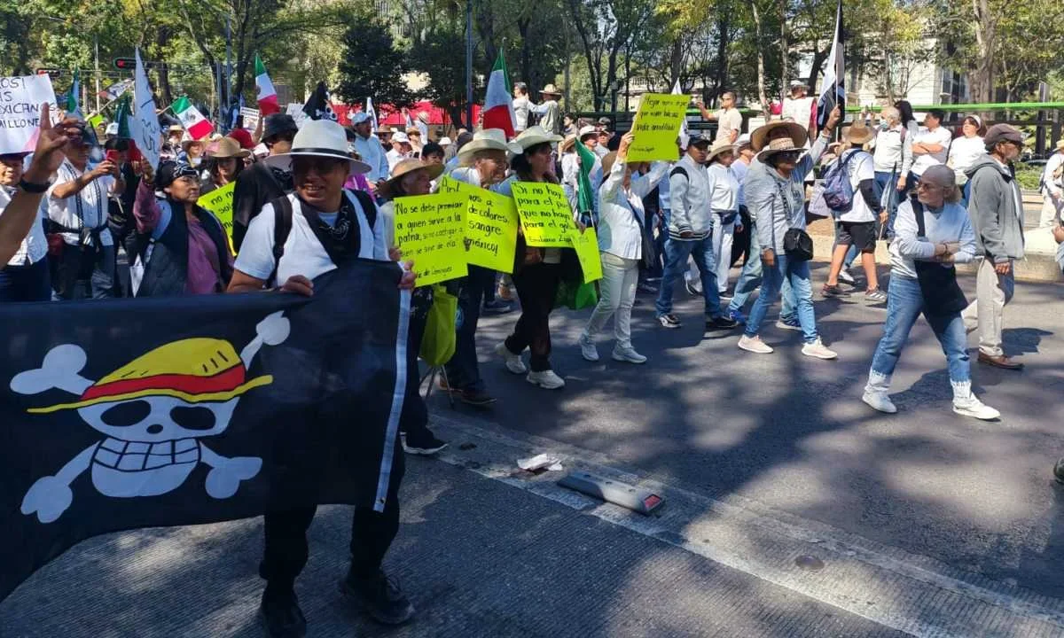 Comienza movilización de la Generación Z, la cual se dirige hacia el Zócalo de la CDMX.
