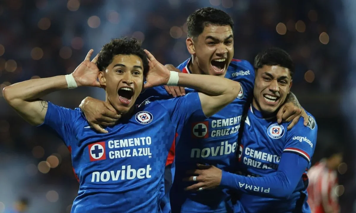 Larcamón disputará su primera semifinal al frente de Cruz Azul en su primer semestre con los de la Noria tras derrotar a Guadalajara.
