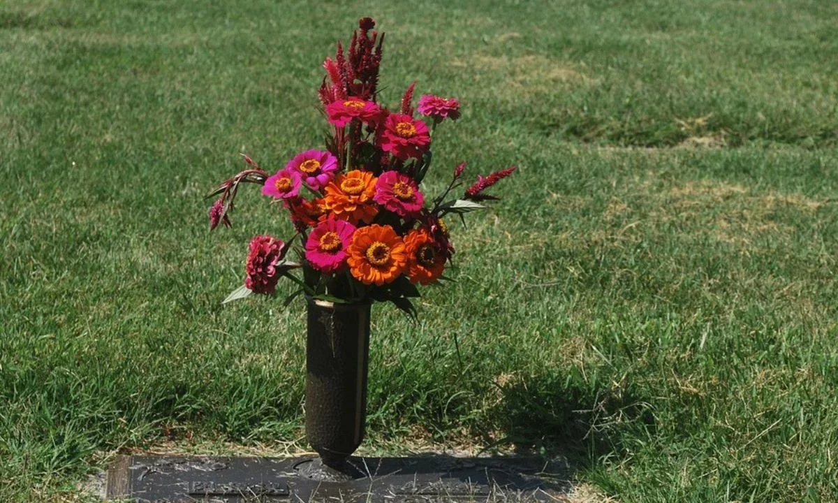 En México, el Día de Muertos es una tradición llena de colores, ofrendas y recuerdos, pero también para reflexionar y tener un plan funerario.