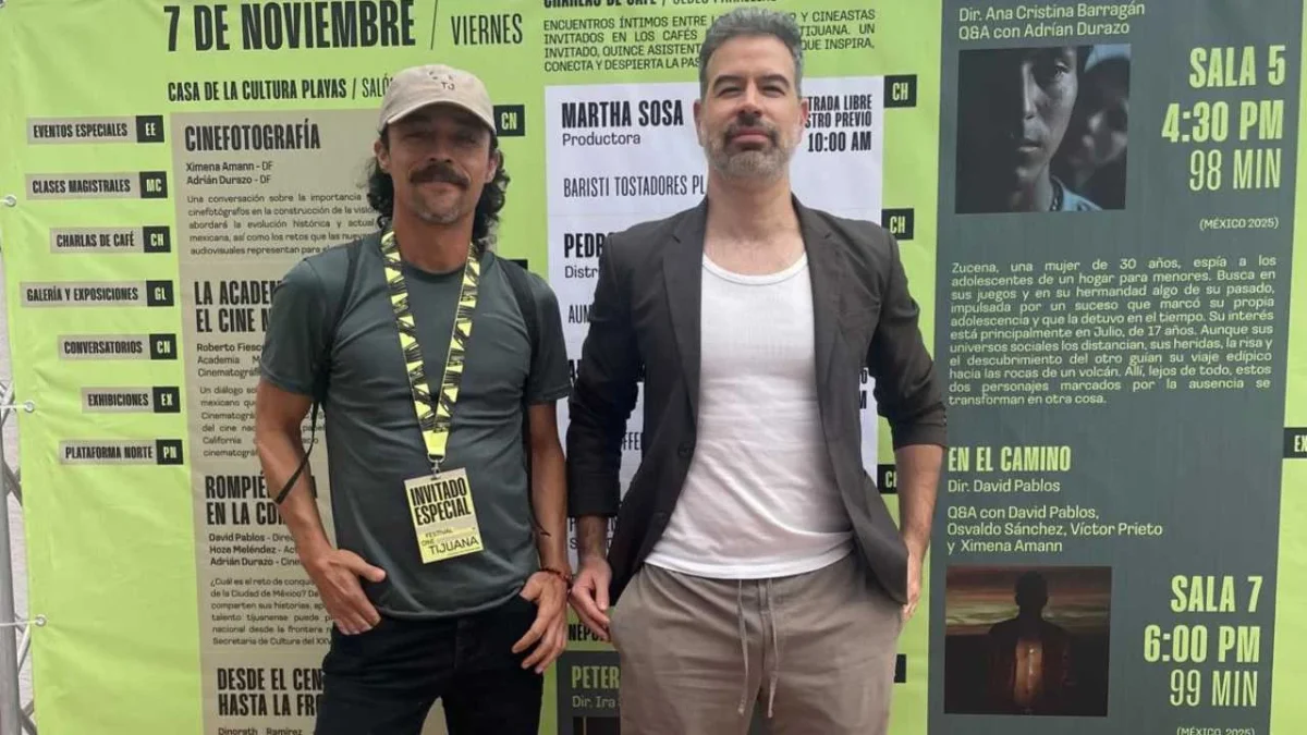 El protagonista de "En el camino", Osvaldo Sánchez y el cineasta David Pablos en el Festival de Cine de Tijuana.