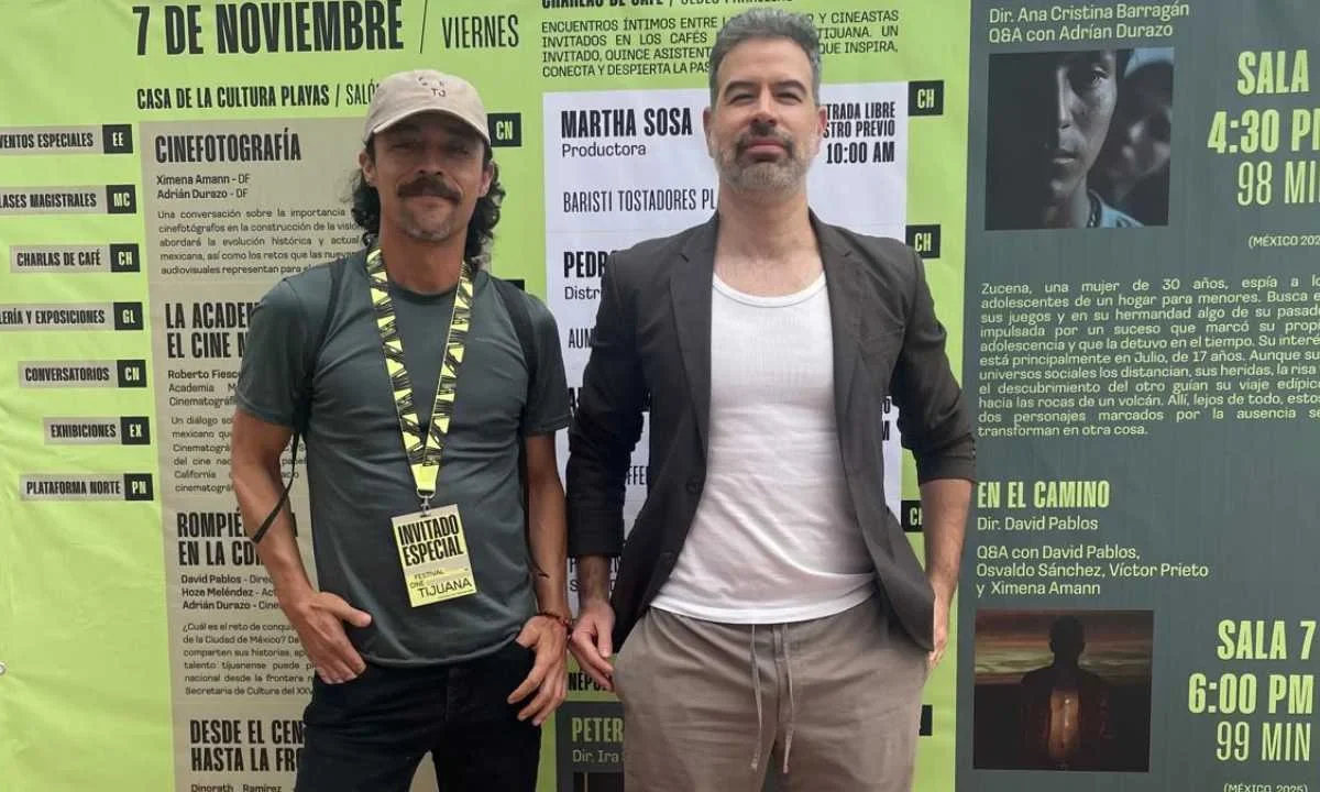 El protagonista de "En el camino", Osvaldo Sánchez y el cineasta David Pablos en el Festival de Cine de Tijuana.