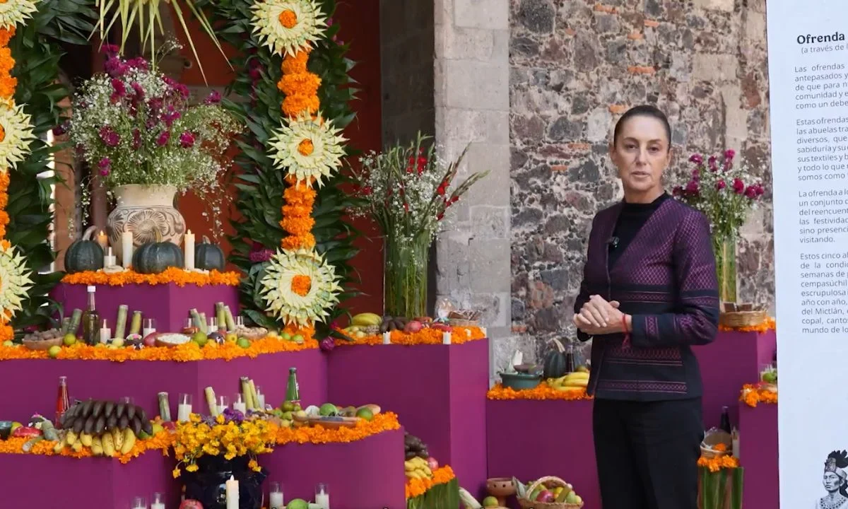 Sheinbaum, Ofrenda en Palacio Nacional
