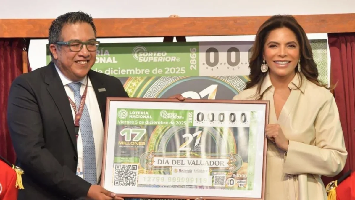 Para celebrar el Día de los Valuadores la Lotería Nacional, en conjunto con el INDAABIN, develaron el billete conmemorativo.