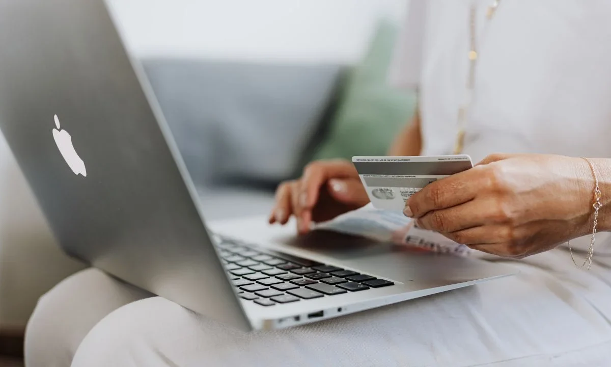 La iniciativa contempla que las personas puedan cancelar por vía digital o telefónica las tarjetas de crédito o débito que les envíen las instituciones financieras sin haber sido solicitadas.