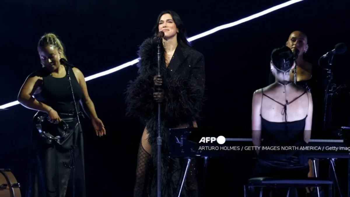 Dua Lipa llegó a Chile para su concierto en el Estadio Nacional y sorprendió a los asistentes al cantar ‘Tu falta de querer’ de Mon Laferte.