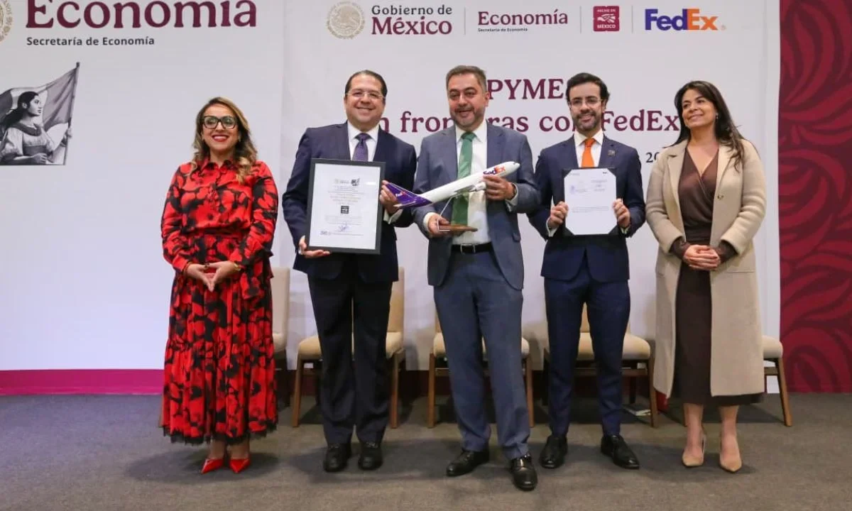 La Secretaría de Economía y FedEx anunciaron un convenio de colaboración en México para fortalecer la competitividad y capacidad de mipymes.