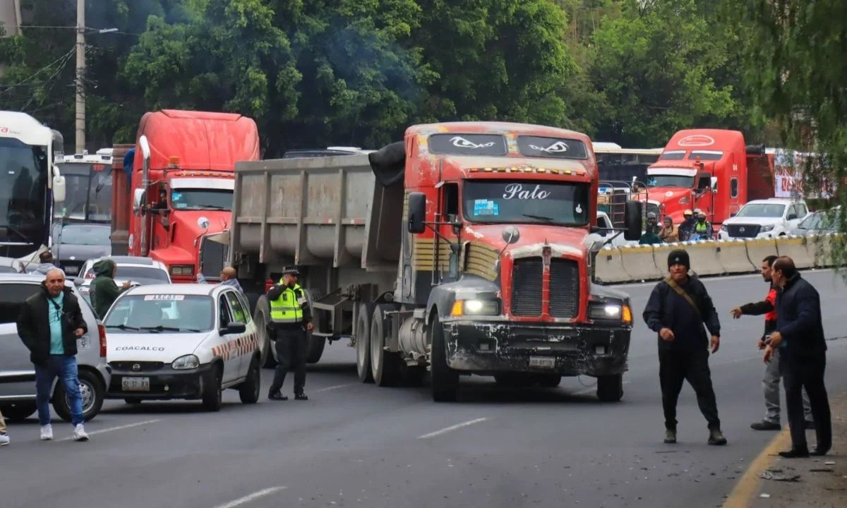 Este lunes 24 de noviembre se tiene previsto un megabloqueo de transportistas, entérate aquí las vialidades de CDMX y Edomex afectadas.