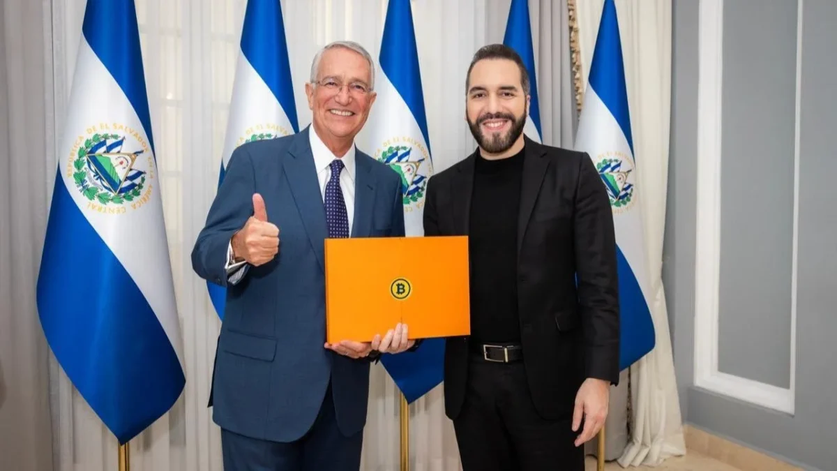 Desde El Salvador y en visita con Bukele, el empresario Ricardo Salinas Pliego presumió que, de ser presidente, le declararía la guerra al crimen.
