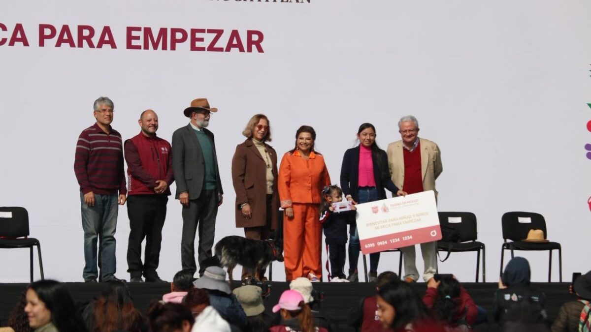 Encabeza Brugada entrega de 40 mil apoyos Mi Beca para Empezar