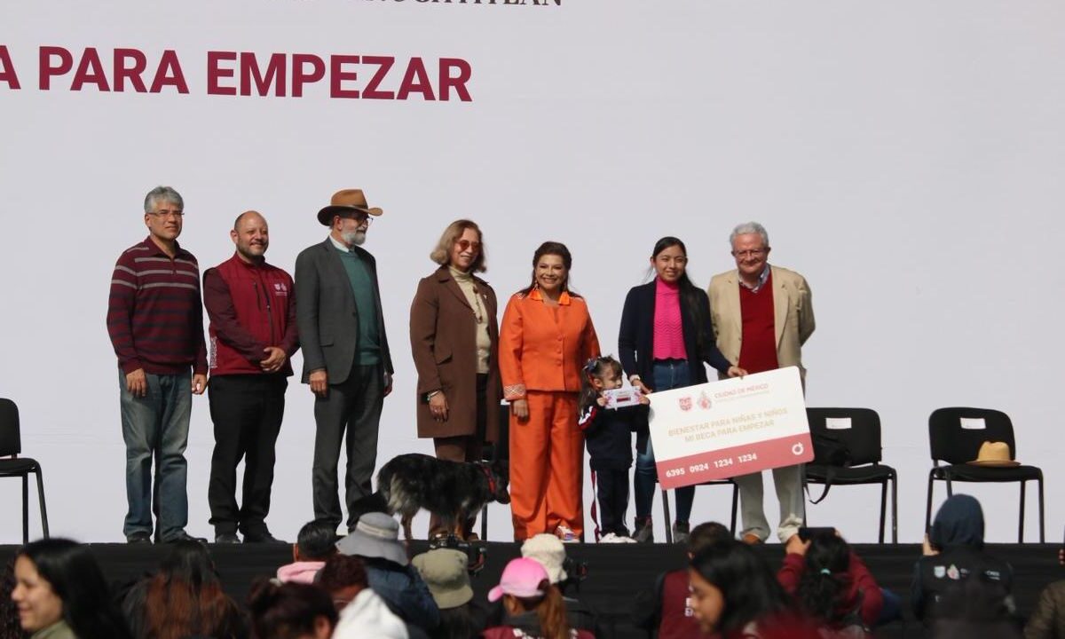Encabeza Brugada entrega de 40 mil apoyos Mi Beca para Empezar