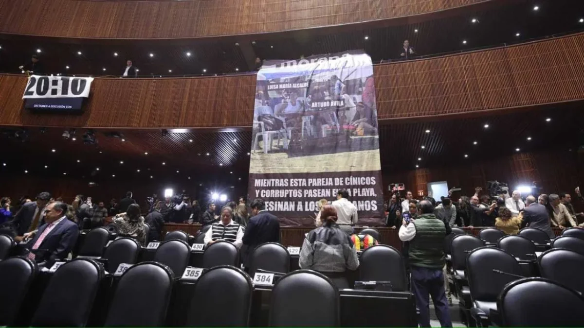 Entre encontronazos, lonas y hasta mentadas de madre, continúa la discusión del PEF 2026 en la Cámara de Diputados.