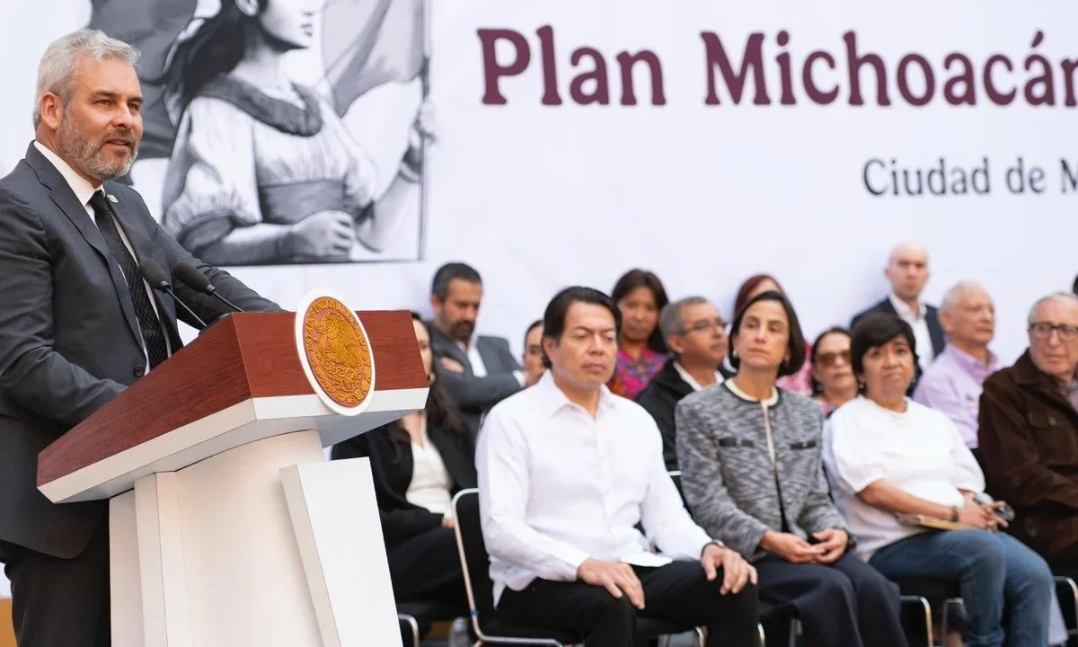 El gobernador de Michoacán, Alfredo Ramírez Bedolla, durante la presentación del Plan Michoacán por la Paz y la Justicia junto a Claudia Sheinbaum.