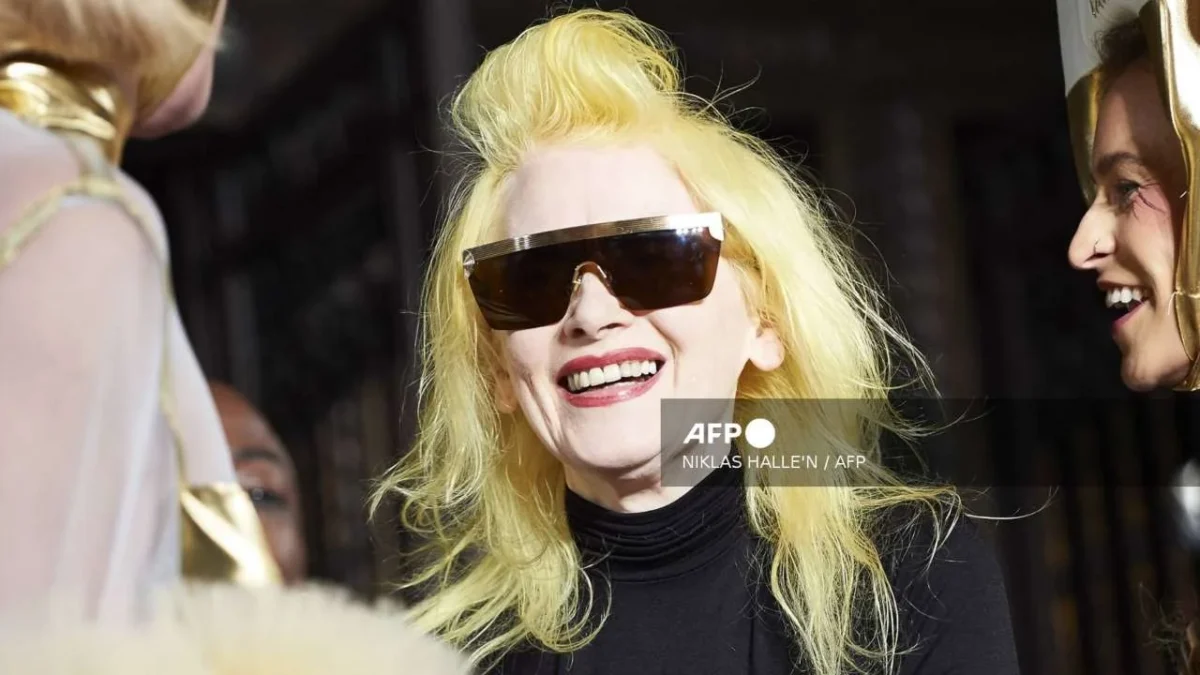 Fallece la diseñadora Pam Hogg, quien en su momento vistió a personajes como Rihanna y Lady Gaga.