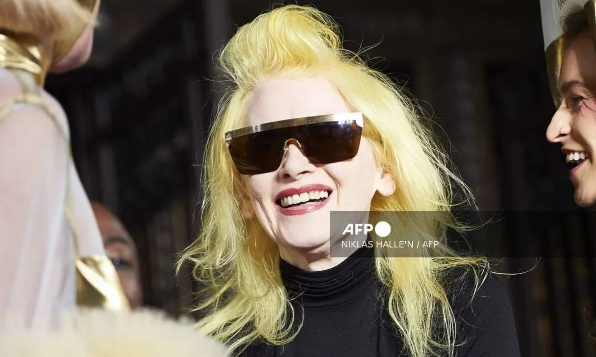 Fallece la diseñadora Pam Hogg, quien en su momento vistió a personajes como Rihanna y Lady Gaga.