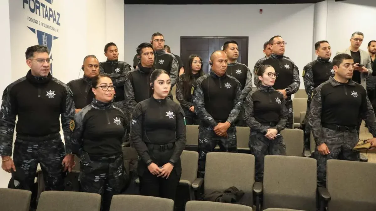 Once elementos del FBI instruyen a policías de Michoacán en manejo y desactivación de artefactos explosivos.