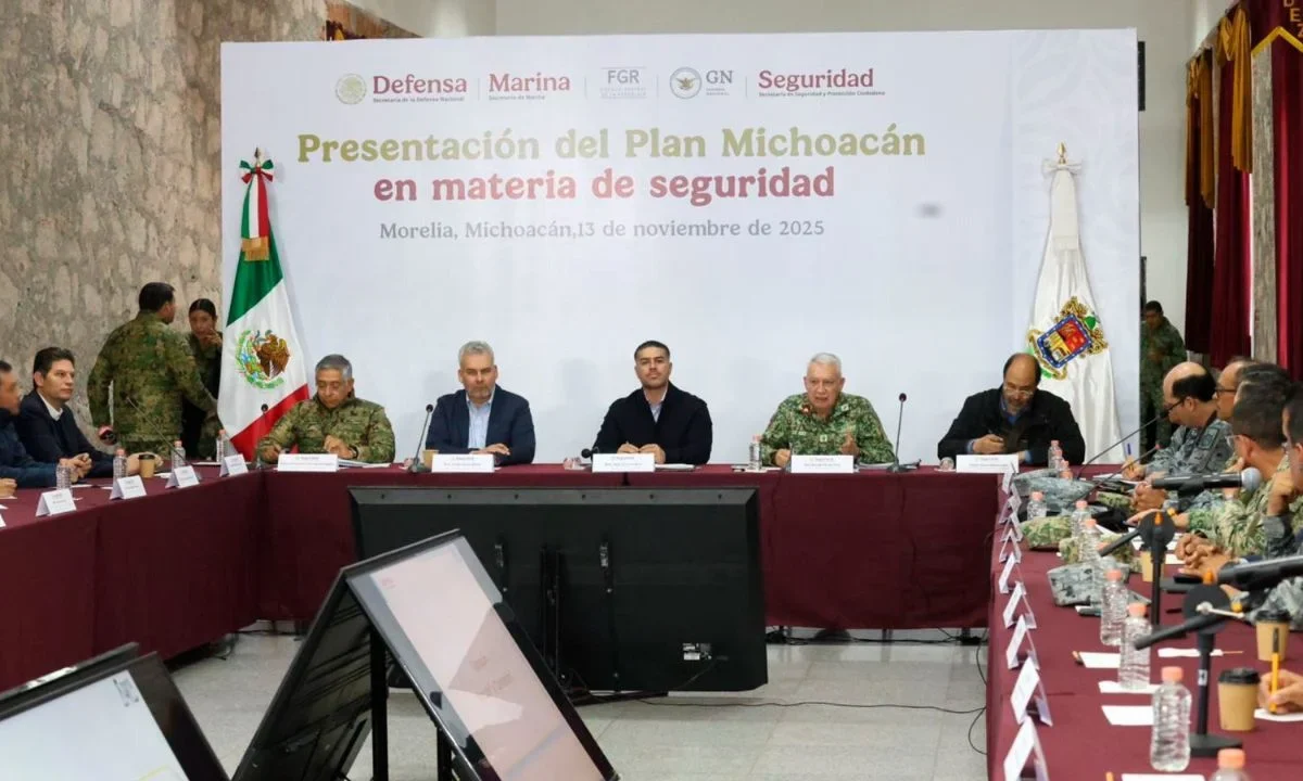 El Gabinete de Seguridad se reunió con el gobernador de Michoacán, alcalde y empresarios para revisar el avance de la Operación Paricutín.