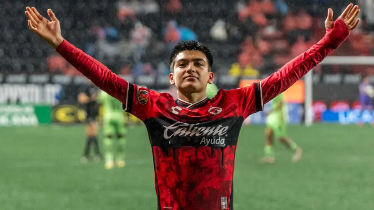 Autoridades de Nuevo León revisarán el caso de Gilberto Mora, quien debido a su edad, no podría jugar la vuelta de los cuartos de final ante Tigres.