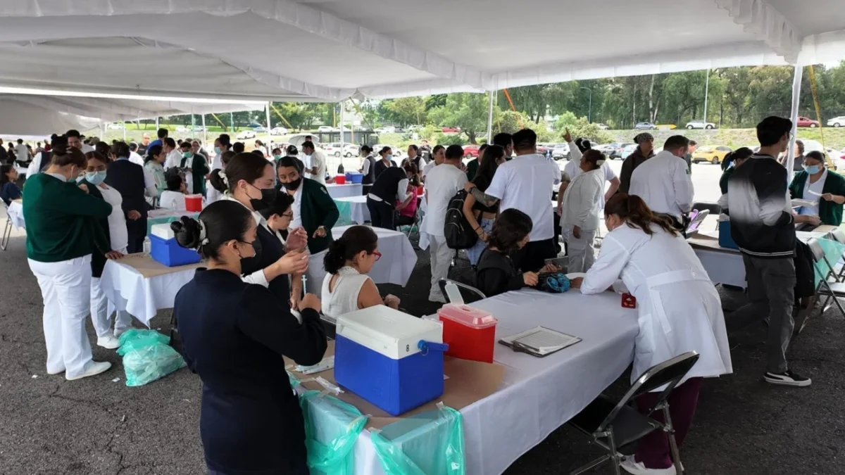 La Sedesa impulsa la campaña de vacunación gratuita en la Ciudad de México para proteger a la población durante la temporada invernal.