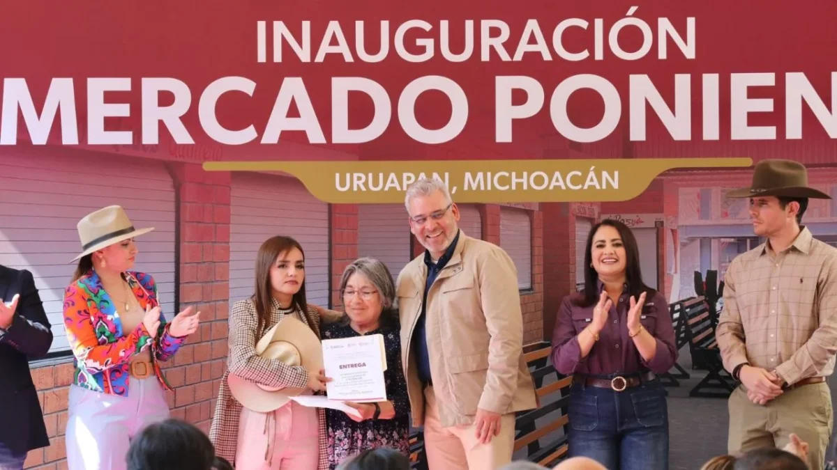 Grecia Quiroz encabezó su primer acto público como alcaldesa de Uruapan, junto al gobernador Alfredo Ramírez Bedolla inauguró Mercado Poniente.