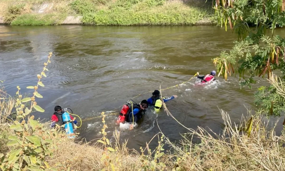 Cuerpos de rescate hallaron el cuerpo de un menor que cayó a las aguas de un canal en la comunidad El Alto del Coyote, al norte de Culiacán. 