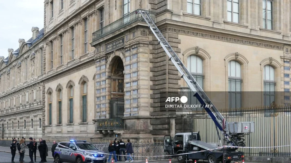 De momento, el botín del robo en el Museo del Louvre continúa sin aparecer pese a haber personas encarceladas e imputadas por el caso.