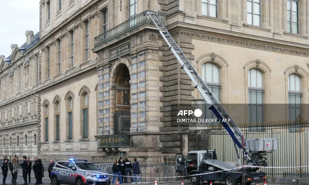 De momento, el botín del robo en el Museo del Louvre continúa sin aparecer pese a haber personas encarceladas e imputadas por el caso.