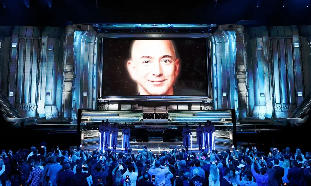 Jeff Bezos, fundador de la empresa Amazon, establece que la aversión al riesgo es incompatible con su compañía.