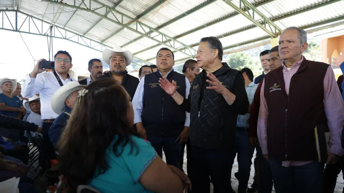 Julio Menchaca trabaja en coordinación con autoridades federales para reubicar a la población afectada.
